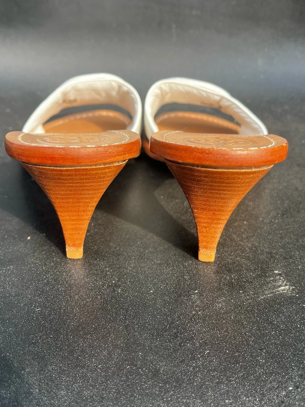 Tory Burch Patti White Patent Leather Kitten Heel Y2K Sandals Size 7